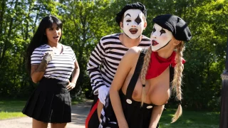 HornyHostel – Yasmina Khan Frances Bentley – Sexy Street Mimes
